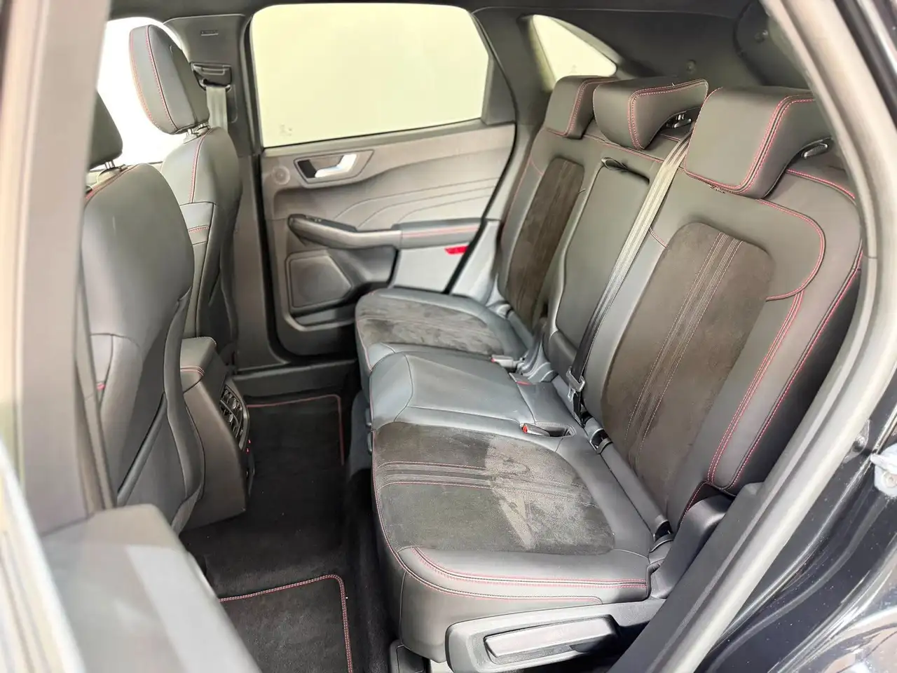 Ford Kuga 2.5 HybridFHEV ST-Line X Pano.|AHK|1.Hand — Galería del vehículo 19