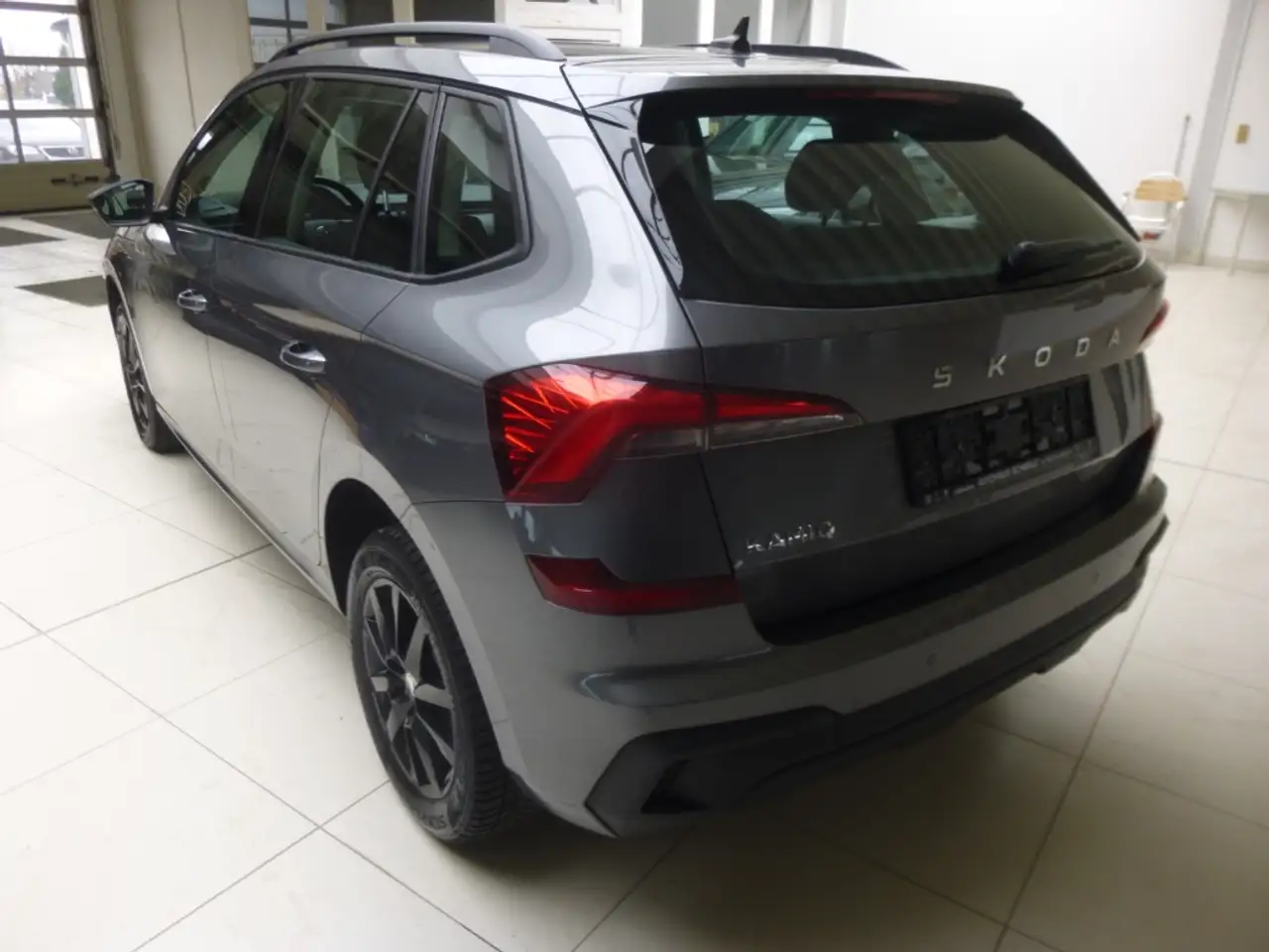 Skoda Kamiq Essence 1.0 TSI Klima Sitzheizung Einparkhilfe — Vehicle gallery 8