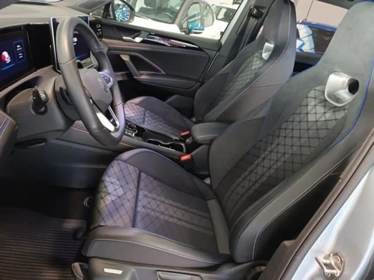 Volkswagen Tiguan Nuevo R-Line 1.5 TSI PHEV 150 kW (204 CV) DSG6 — معرض صور السيارة 8