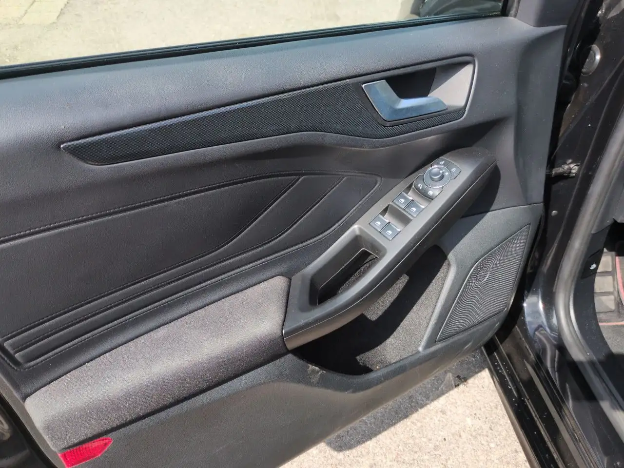Ford Focus Turnier 1.0 EcoBoost ST-Line X Automatik LED — Vehicle gallery 7