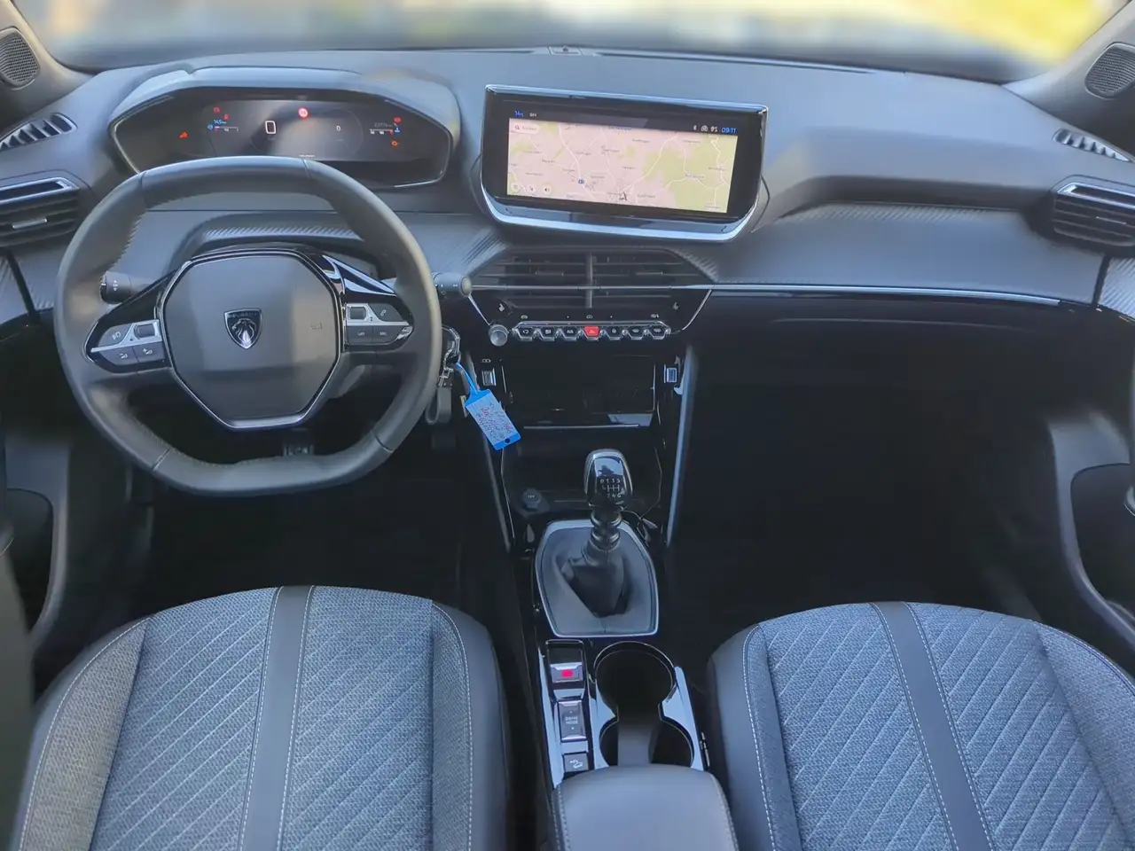 Peugeot 2008 1.2 PureTech 100 Allure LED PDC Kamera — Vehicle gallery 10