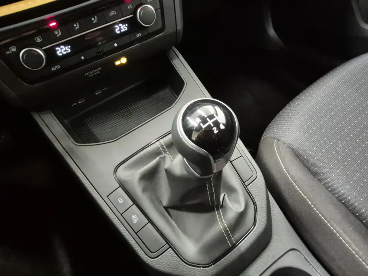 SEAT Ibiza 1.0 TSI S&S Style XM 115 — Galería del vehículo 16