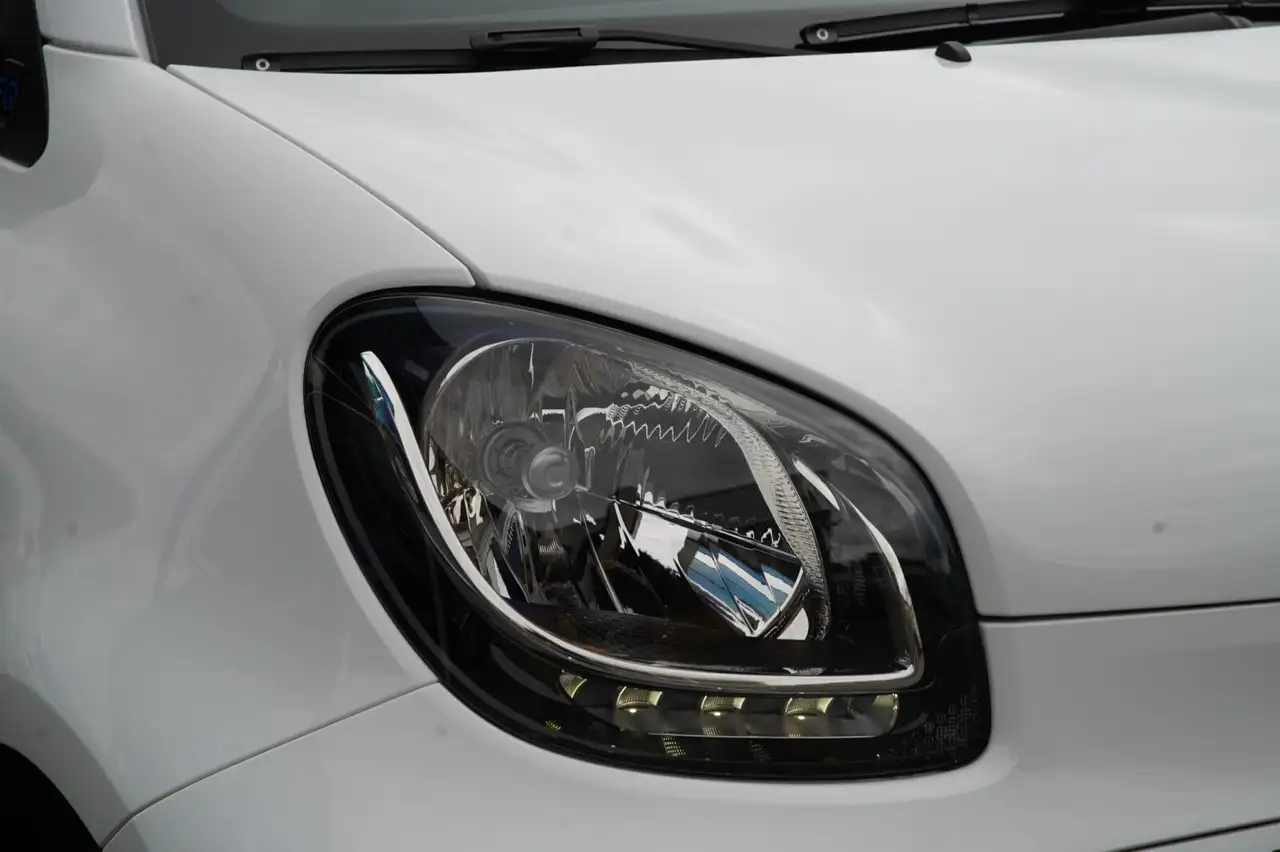 smart forTwo EQ fortwo Tempomat Klima LED Bluetooth Sitzheizung — Galerie du véhicule 26