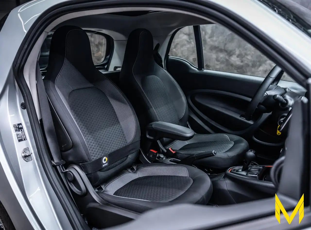 smart forTwo EQ cp. passion EXCLUSIVE:THE SILVER STAR! — Galerie du véhicule 18