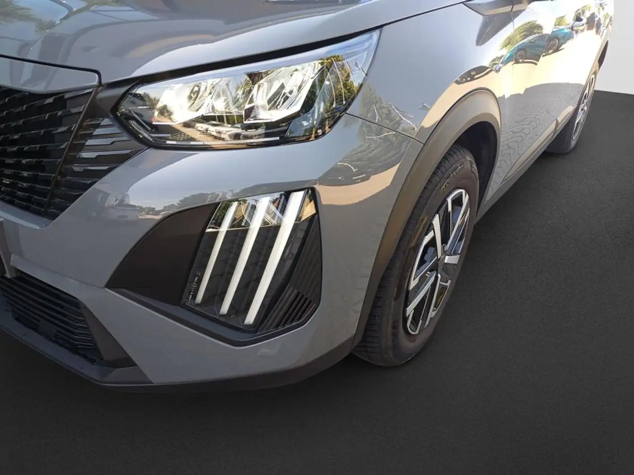 Peugeot 2008 Neuer 2008 Active NAVI LED GJR SITZHZG — Vehicle gallery 9