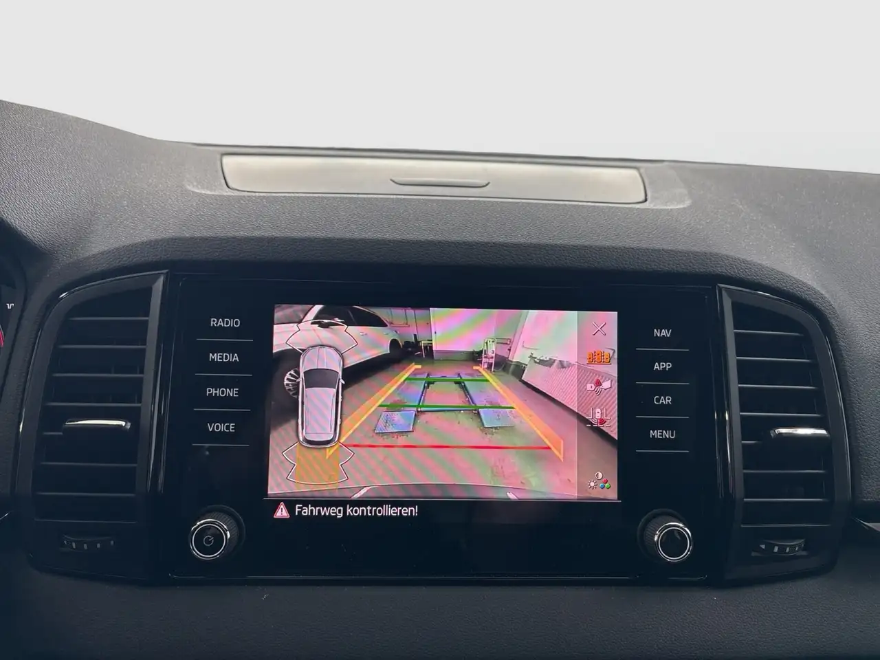 Skoda Karoq 1.5 SPORTLINE AHK CAM LM18 MATRIX E-KLAPPE — Galerie du véhicule 18