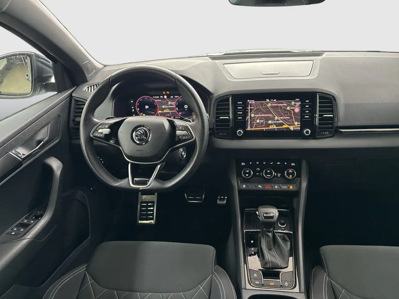 Skoda Karoq 1.5 SPORTLINE AHK CAM LM18 MATRIX E-KLAPPE — Galerie du véhicule 10