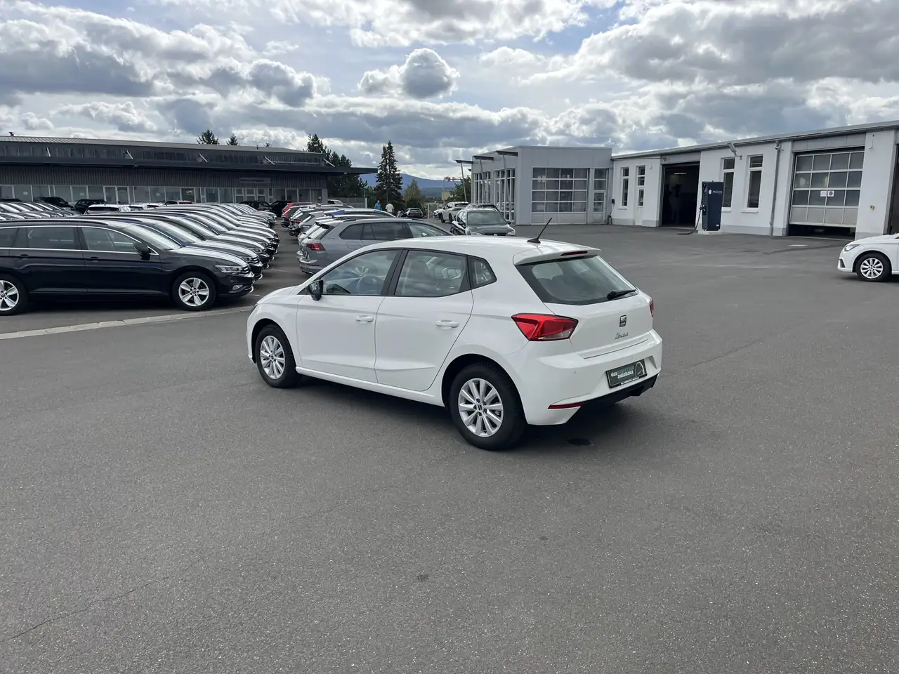 SEAT Ibiza 1.0 TSI DSG Style 104€ m.20% Anz. LED PDC SHZ Cl — Vehicle gallery 11