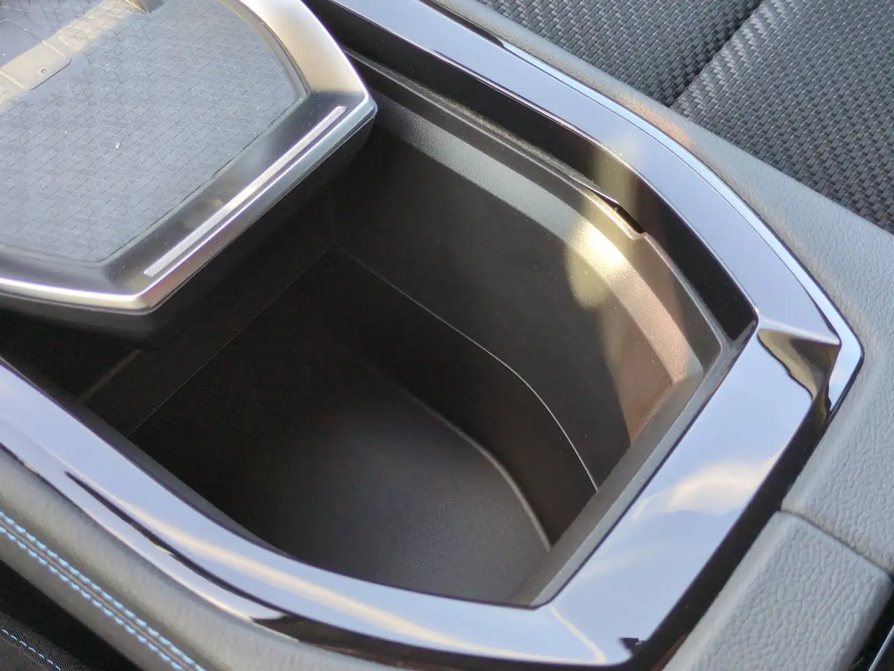 Renault Austral E-TECH FRONTHZ*MATRIX*360*HuD*SHZ — Galerie du véhicule 23