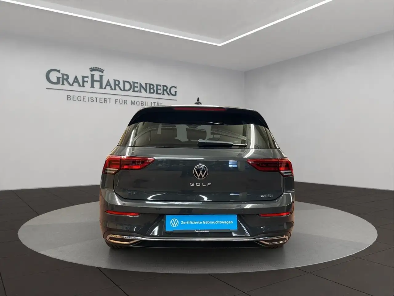 Volkswagen Golf VIII 1.0 TSI DSG Life GRA LED — Galería del vehículo 4