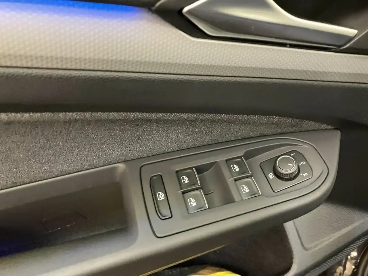 Volkswagen Golf VIII 1.0 TSI DSG Life GRA LED — Galería del vehículo 8