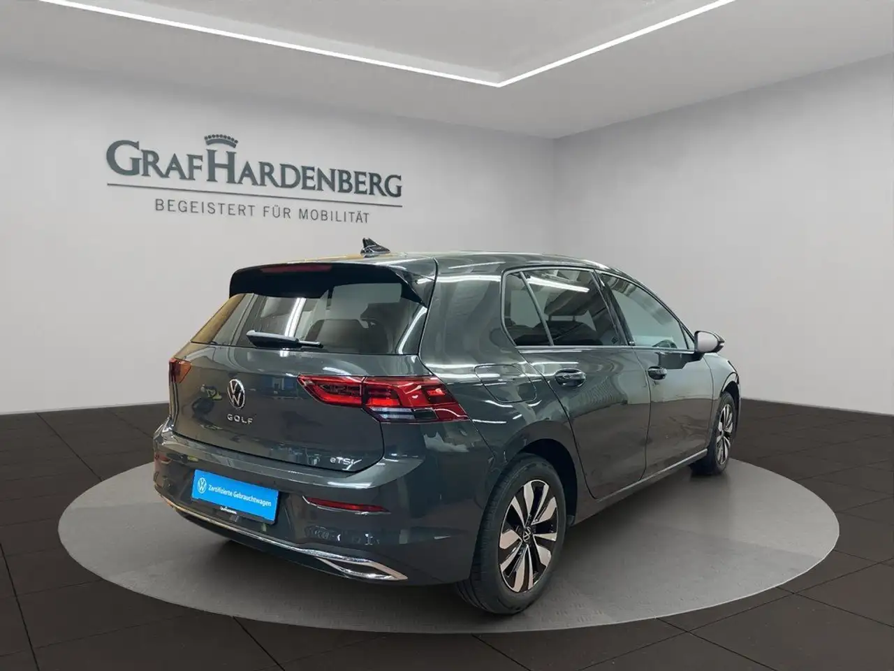 Volkswagen Golf VIII 1.0 TSI DSG Life GRA LED — Galería del vehículo 5