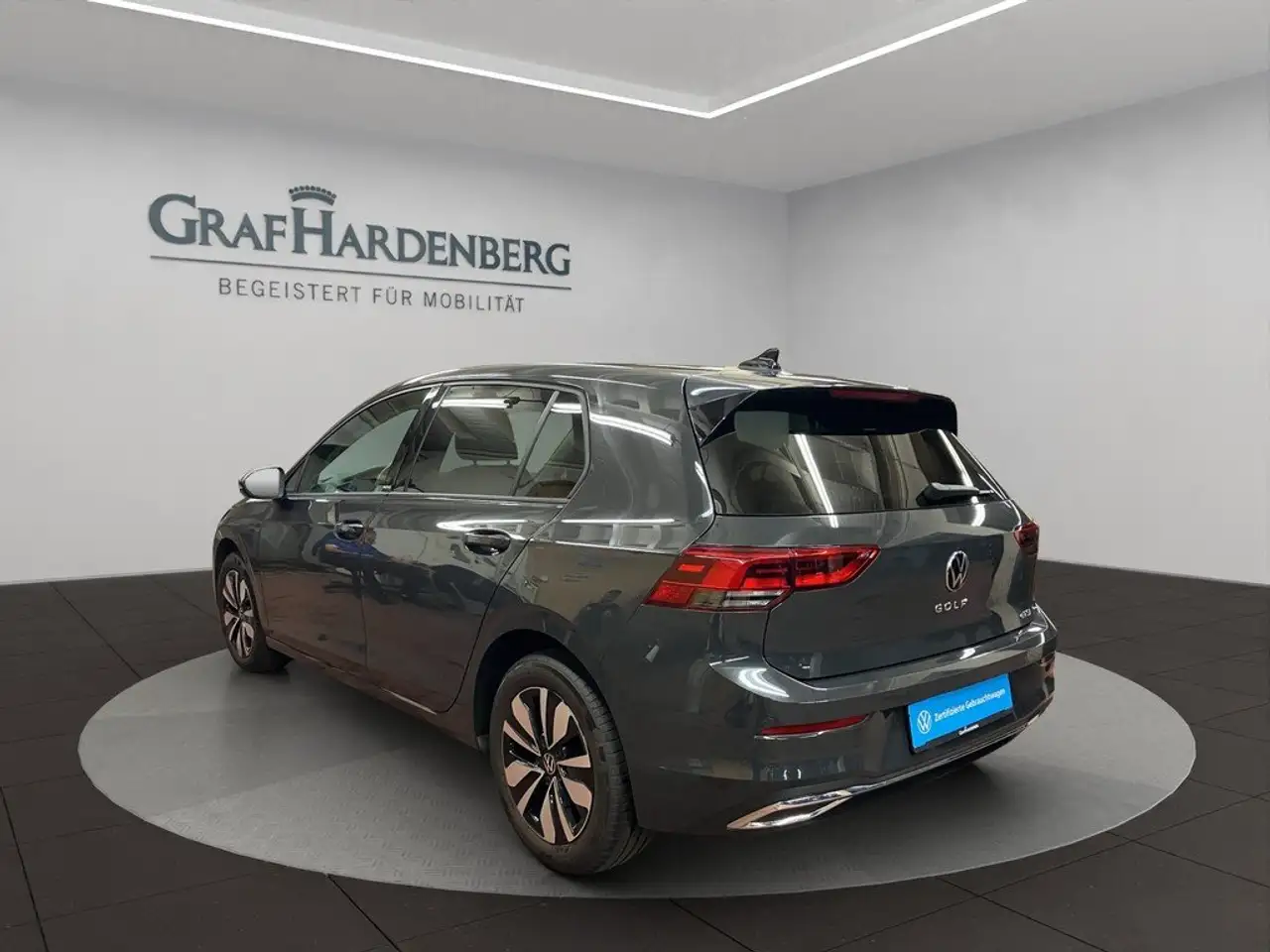 Volkswagen Golf VIII 1.0 TSI DSG Life GRA LED — Galería del vehículo 3