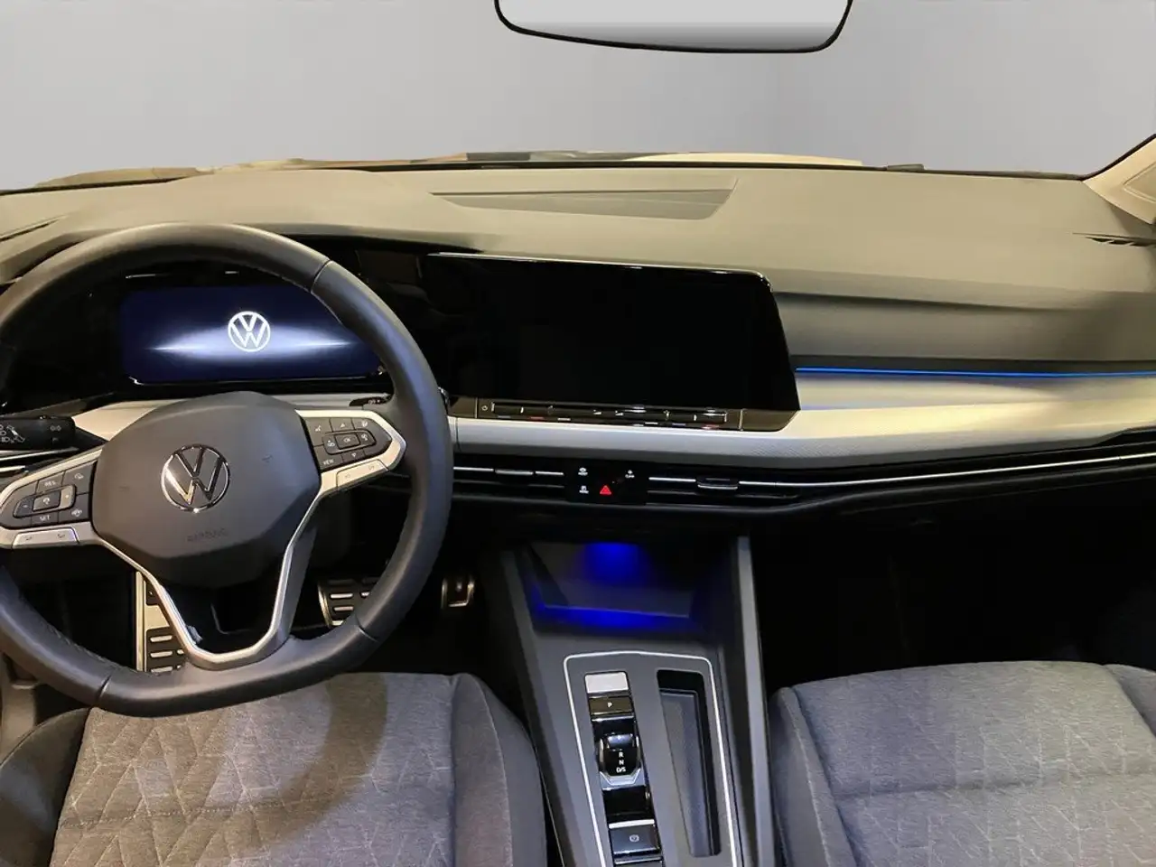 Volkswagen Golf VIII 1.0 TSI DSG Life GRA LED — Galería del vehículo 12