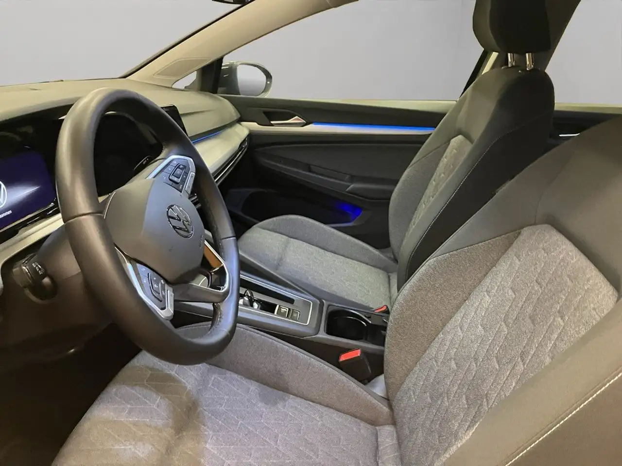 Volkswagen Golf VIII 1.0 TSI DSG Life GRA LED — Galería del vehículo 9