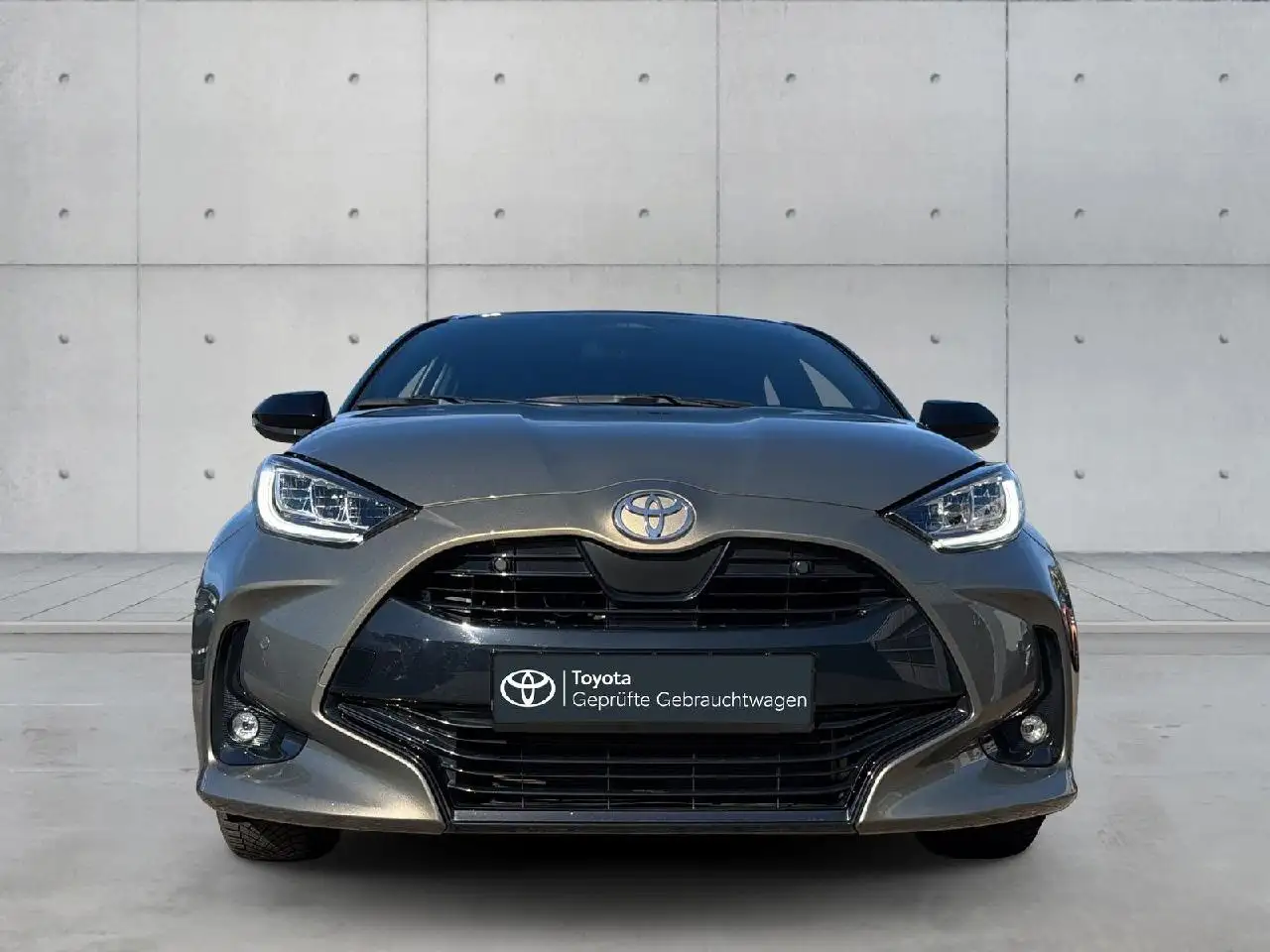 Toyota Yaris Hybrid Style Plus — معرض صور السيارة 6