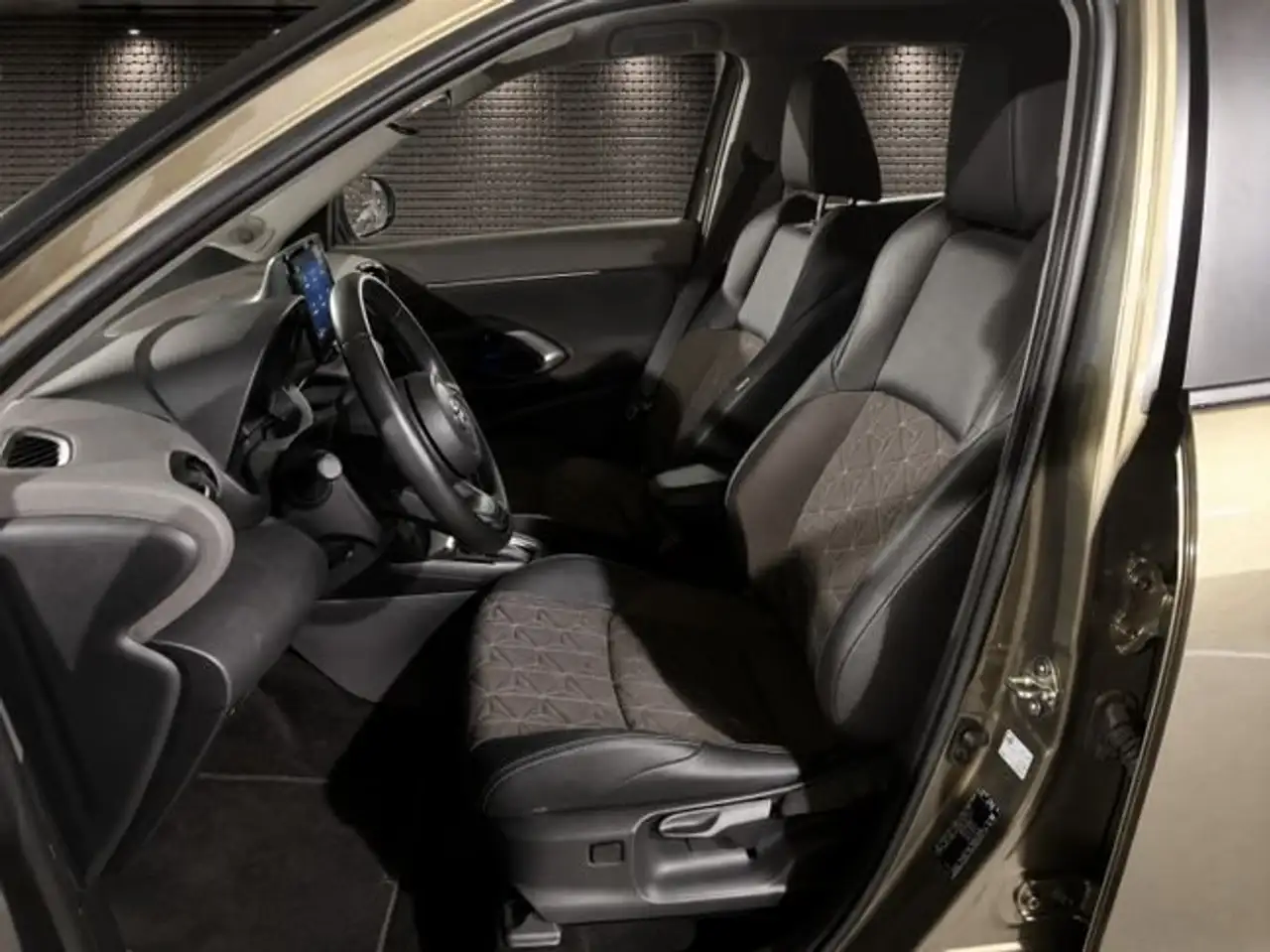 Toyota Yaris Cross 120H Style — Galería del vehículo 8