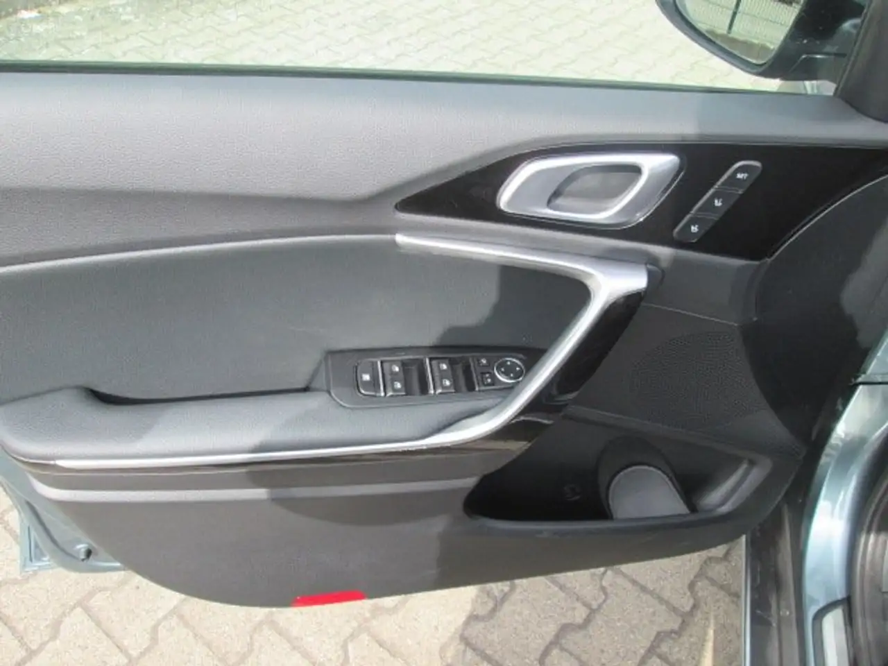 Kia XCeed Plug-in Hybrid Platinum Edition — معرض صور السيارة 6