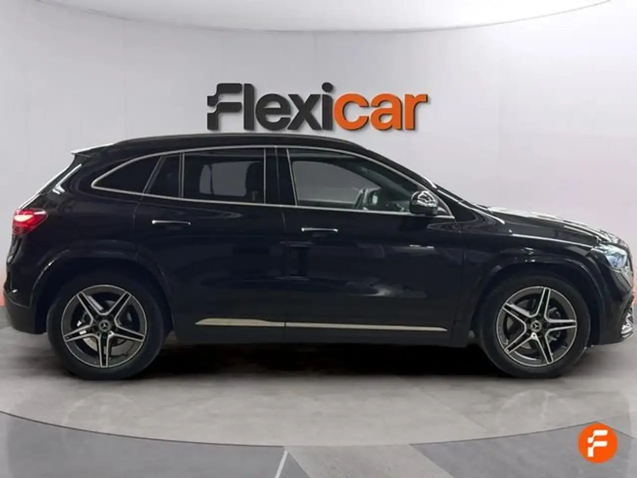 Mercedes-Benz GLA 200 D — معرض صور السيارة 2