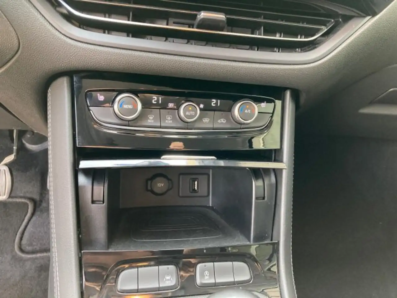 Opel Grandland Grandland 1.2 Turbo GS Line AAC SHZ Allwetter — Vehicle gallery 11