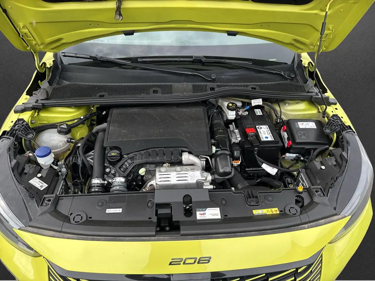 Peugeot 208 1.2 PureTech 100 GT — معرض صور السيارة 8