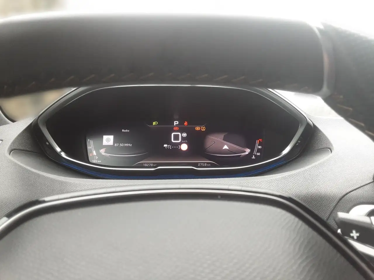 Peugeot 3008 Hybrid 136 eDSC6 GT ACC LED Navi PDC Kamera — Vehicle gallery 6