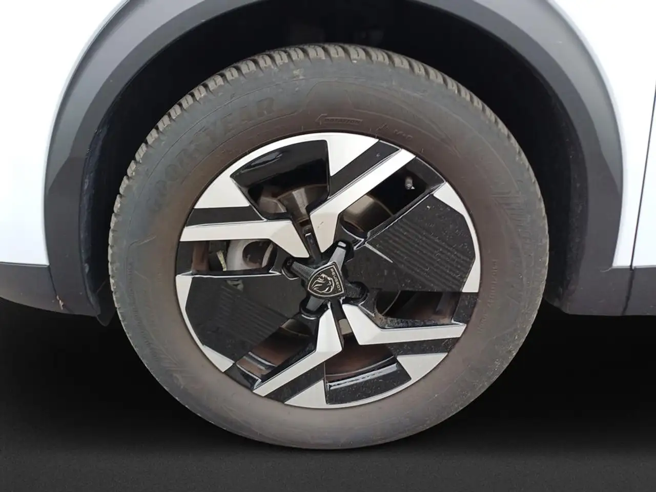 Peugeot 2008 Neuer 2008 Allure PureTech 100 — معرض صور السيارة 7