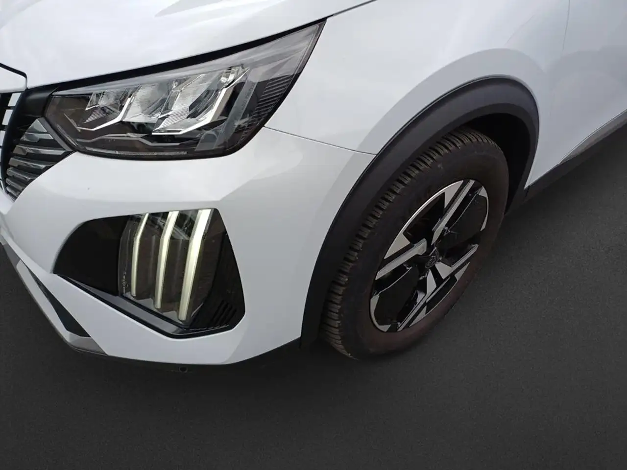 Peugeot 2008 Neuer 2008 Allure PureTech 100 — معرض صور السيارة 8