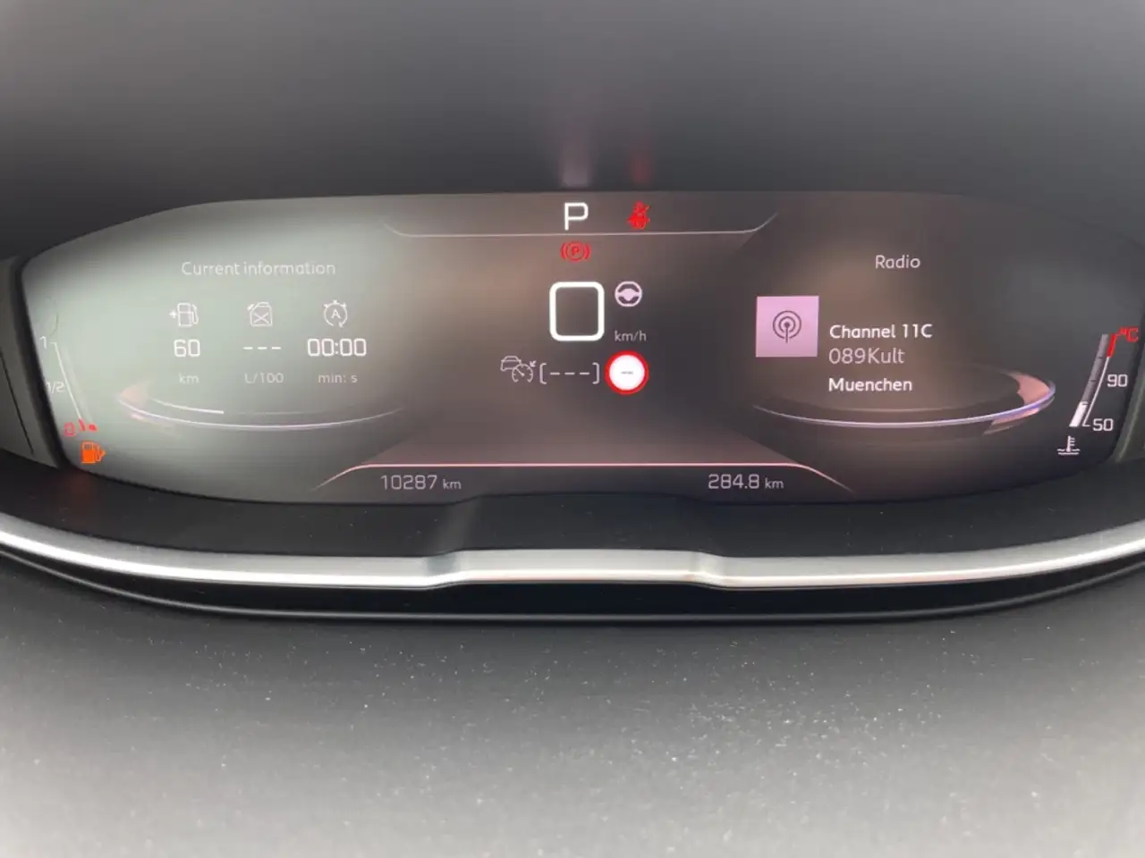 Peugeot 3008 GT PT 130 EAT8 Panorama Navi Digitales Cockpit Sou — Vehicle gallery 15
