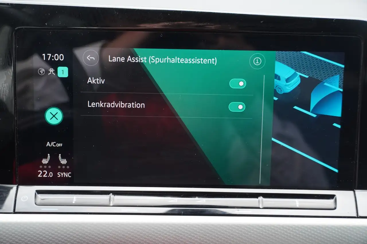 Volkswagen Golf VIII Variant 1.0 Move ACC Android Apple AHK — Galería del vehículo 19