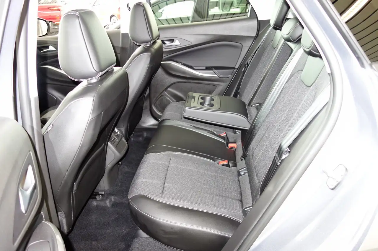 Opel Grandland 1.2 GS AT8 Matrixlicht,el.Heckklappe,360°Kamera — Galería del vehículo 16
