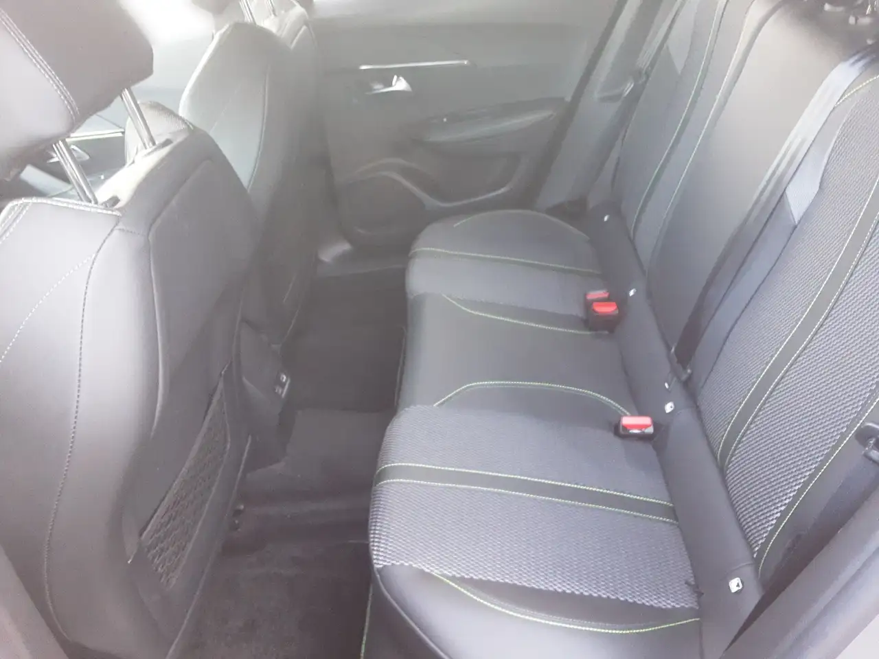 Peugeot 2008 1.2 PureTech 130 GT KeyLess LED Navi PDC — Galerie du véhicule 8