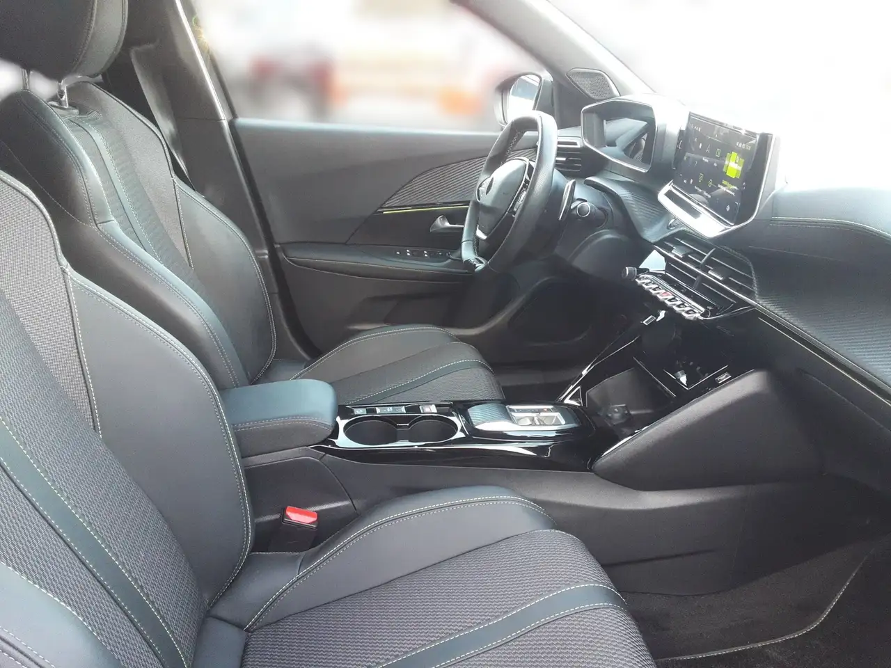 Peugeot 2008 1.2 PureTech 130 GT KeyLess LED Navi PDC — Galerie du véhicule 14