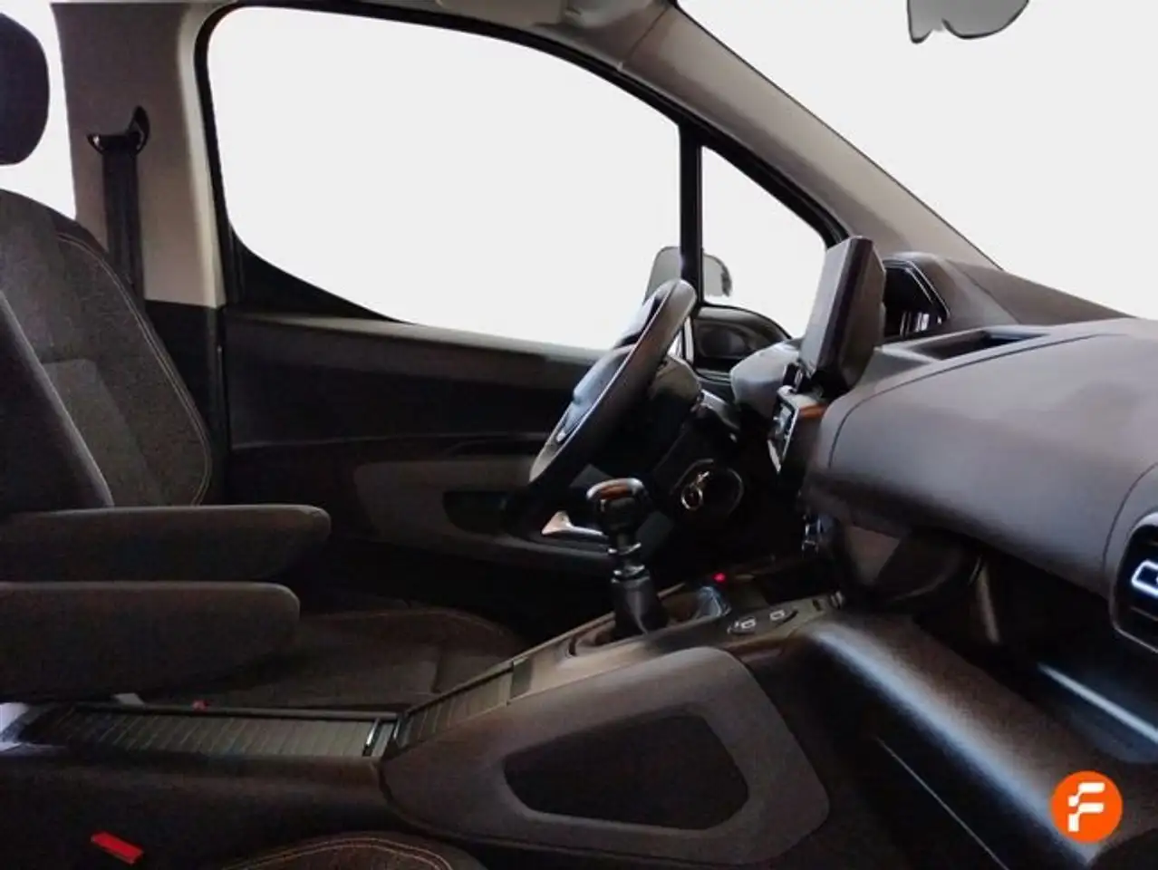 Peugeot Rifter Allure BlueHDi 100 — Vehicle gallery 14