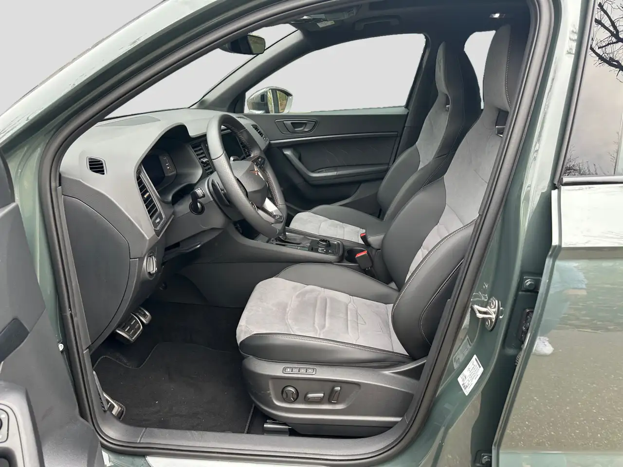 CUPRA Ateca 2.0TSI DSG Tribe Edition LED AHK Pano DCC — معرض صور السيارة 12