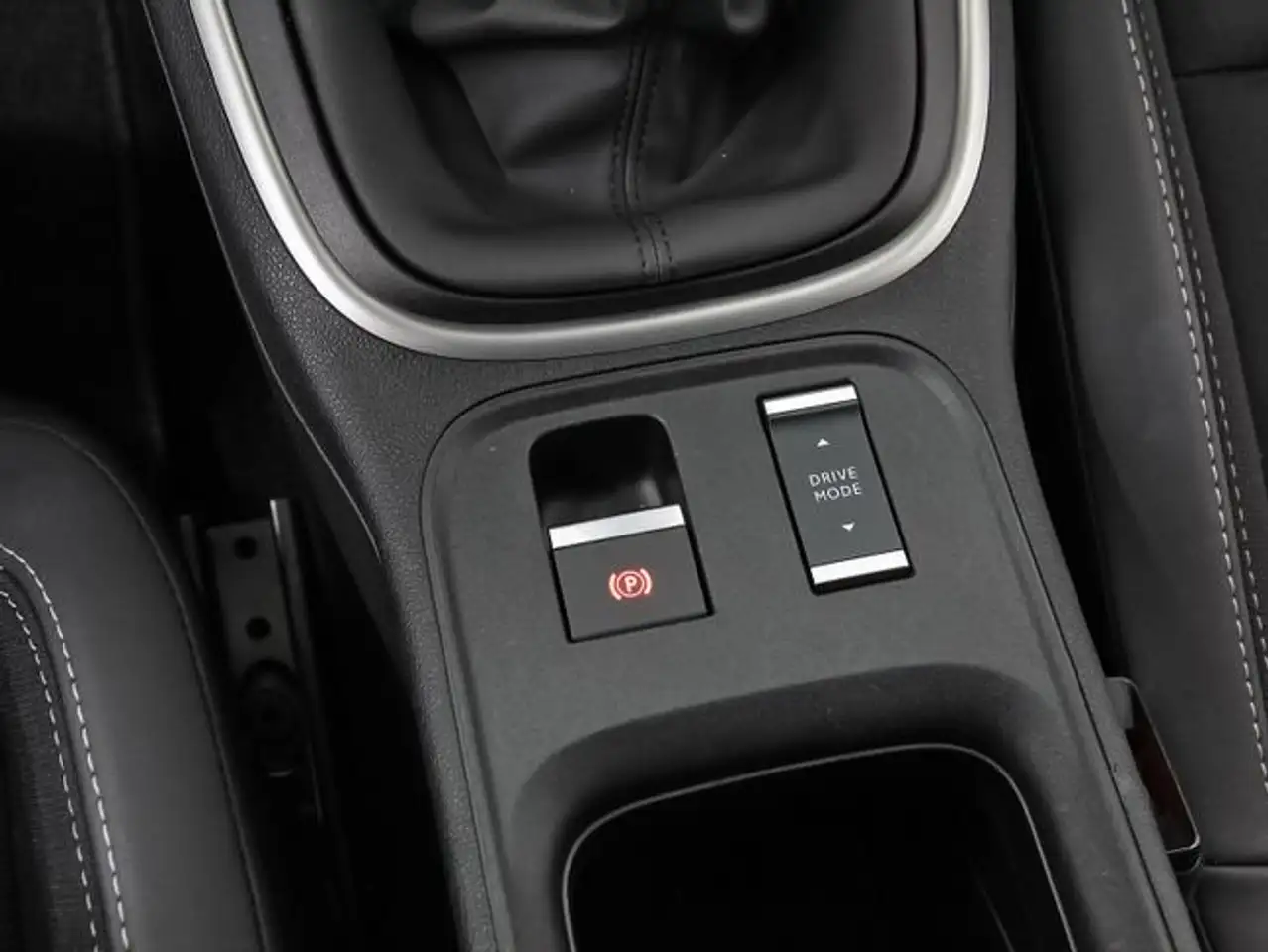 Jeep Avenger 1.2 Altitude 74KW — Galerie du véhicule 32