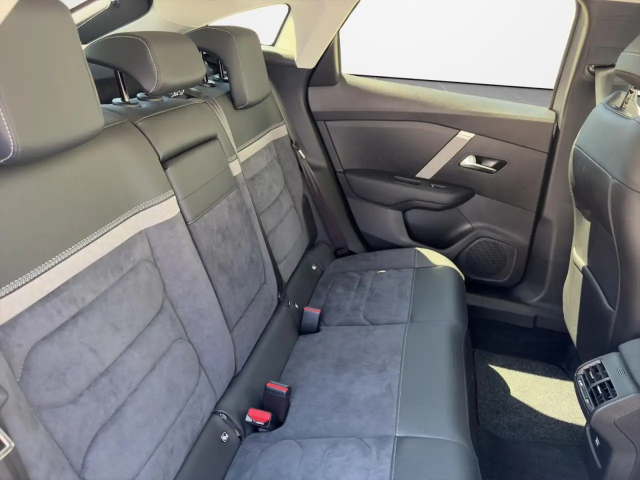 Citroen C4 Lim. Max Klima Navi Rückfahrkamera Sitzheizung — معرض صور السيارة 18