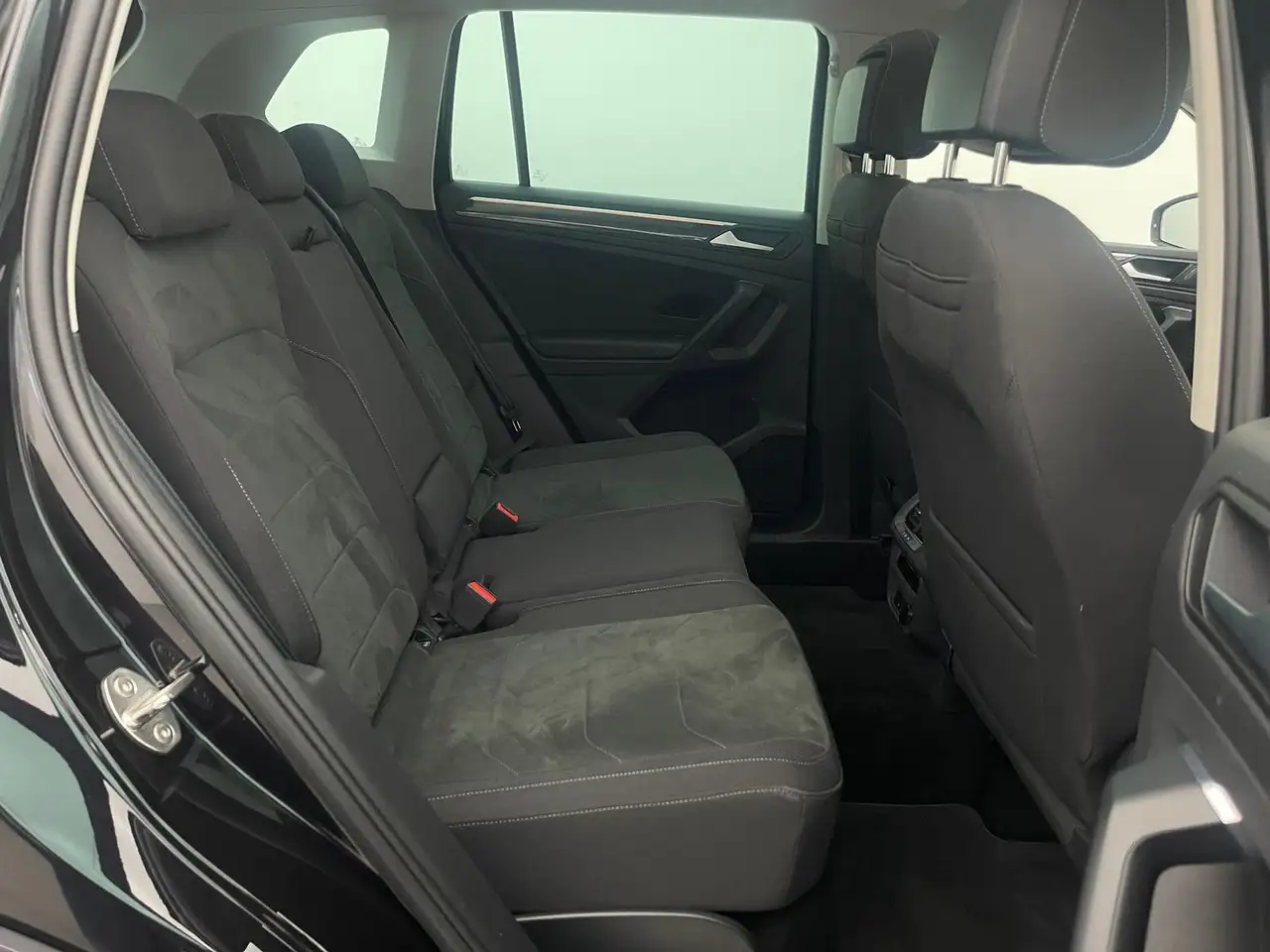 Volkswagen Tiguan 1.4 TSI Elegance eHybrid LED*PANO*KAM — Galería del vehículo 14