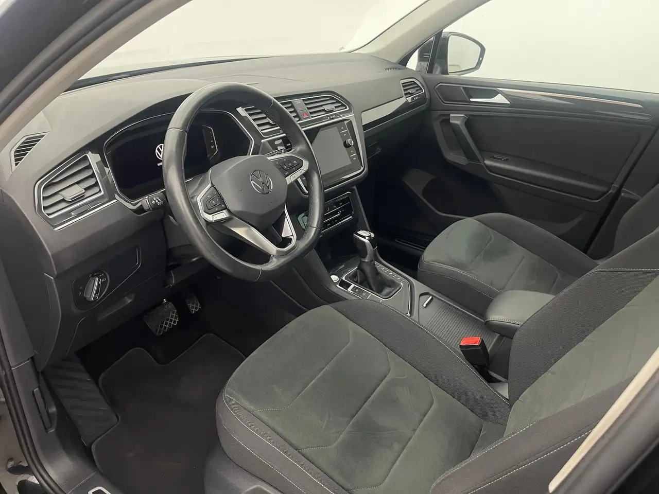 Volkswagen Tiguan 1.4 TSI Elegance eHybrid LED*PANO*KAM — Galería del vehículo 12