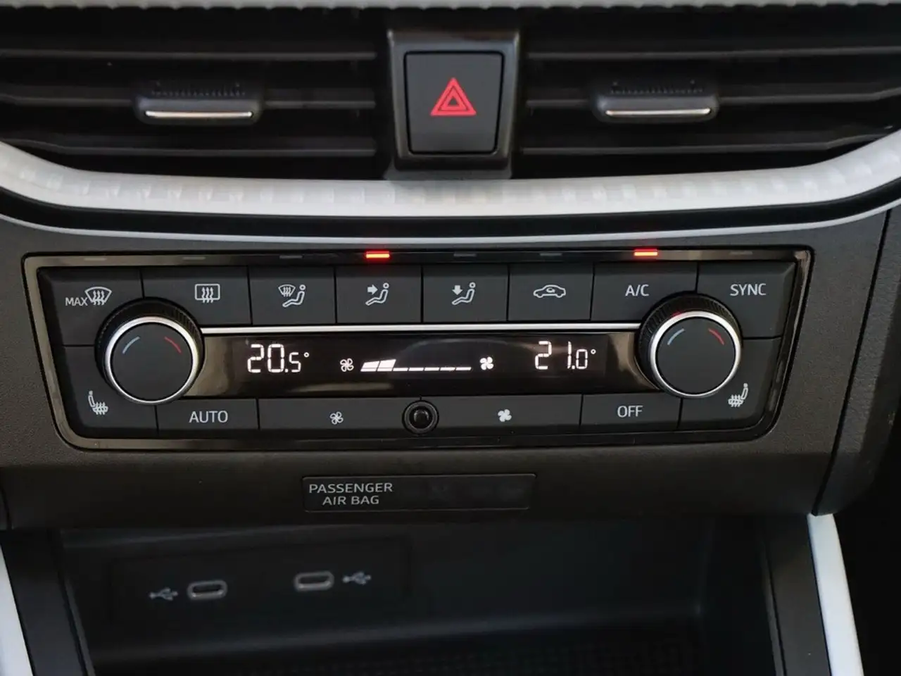 SEAT Arona Style Edition 1.0 TSI LED/GRA/RÜCKFK/RADIO APP — Galería del vehículo 10