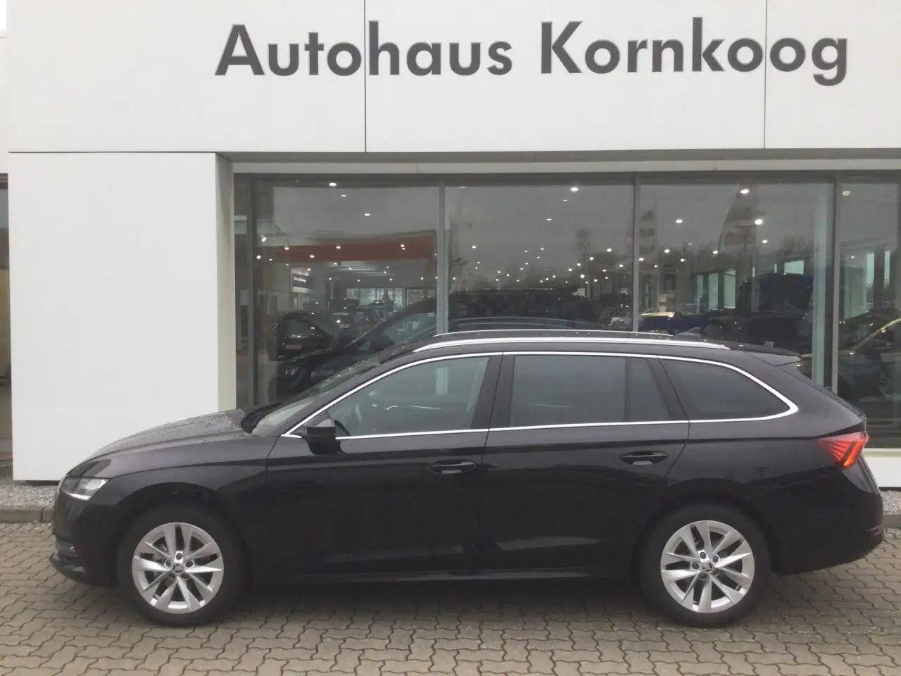 Skoda Octavia Combi 1.5 eTSI Style DSG KAM AHK Bluetooth — معرض صور السيارة 2