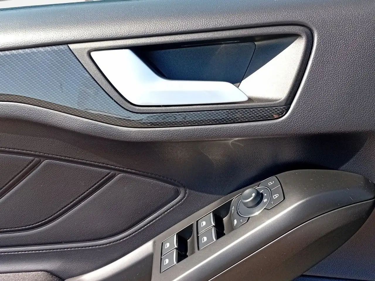 Ford Focus Turnier 1.0 EcoBoost Hybrid Aut. ST-LINE X — Galería del vehículo 12