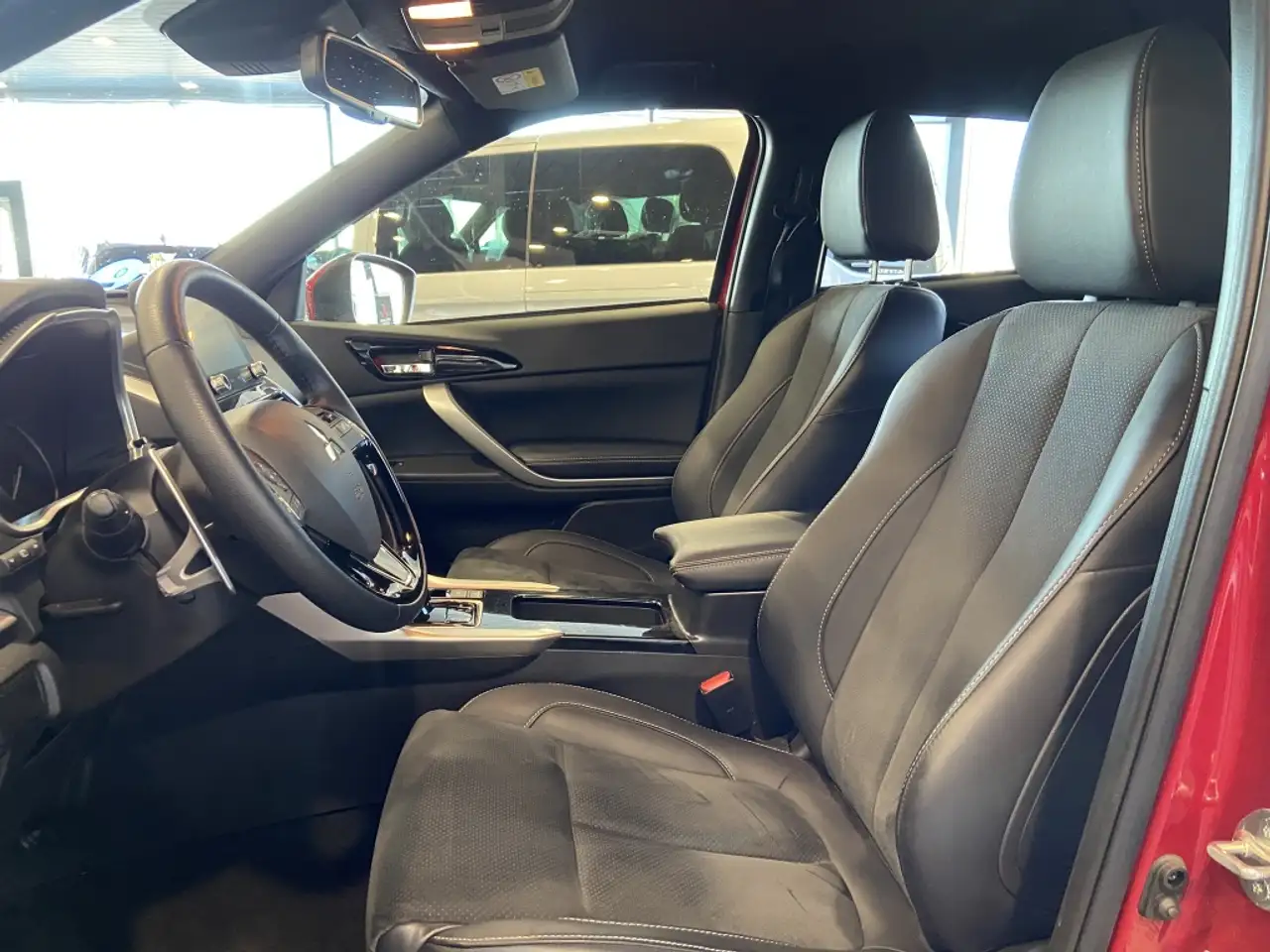 Mitsubishi Eclipse Cross PHEV Kaiteki 4WD — Galerie du véhicule 9