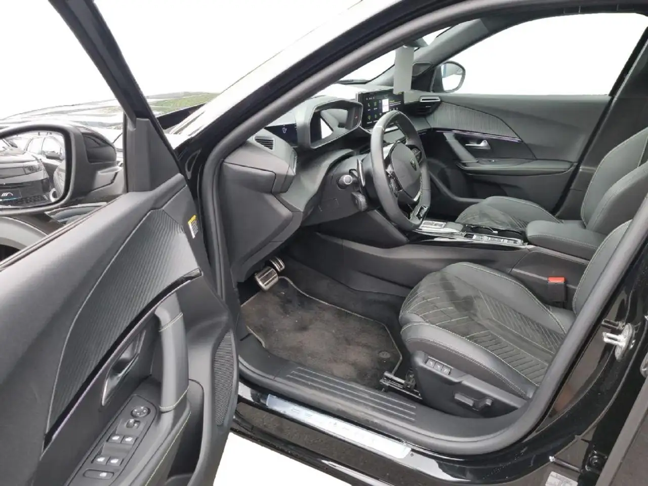 Peugeot 2008 Peugeot 2008 GT *SCHIEBEDACH*NAVI*KAMERA*ALCANTARA — Vehicle gallery 20