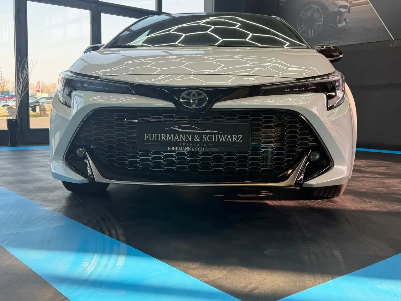 Toyota Corolla Hybrid GR Sport+AppleC.+Rückf.+LED+Sitzh. — Vehicle gallery 9