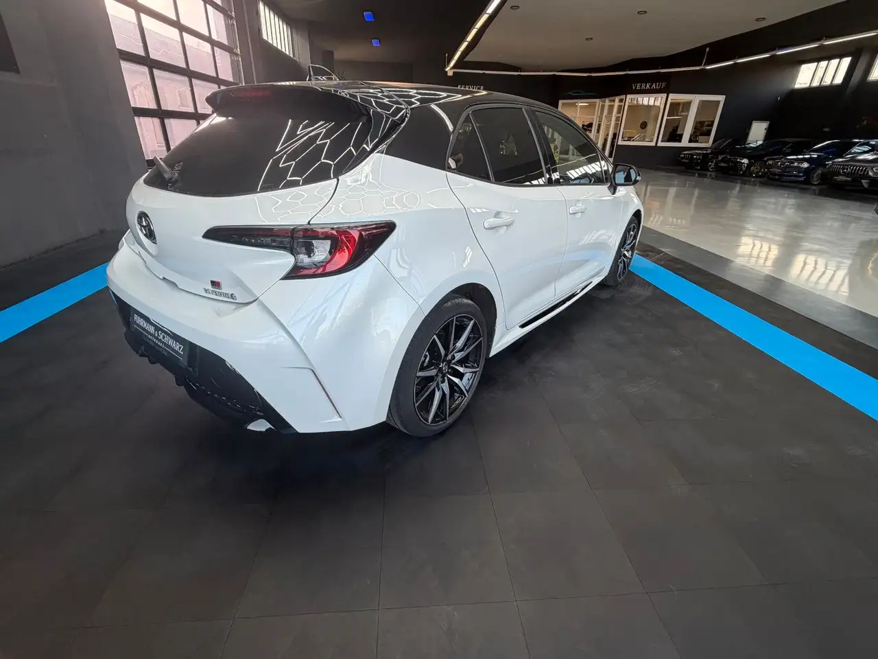 Toyota Corolla Hybrid GR Sport+AppleC.+Rückf.+LED+Sitzh. — Vehicle gallery 3