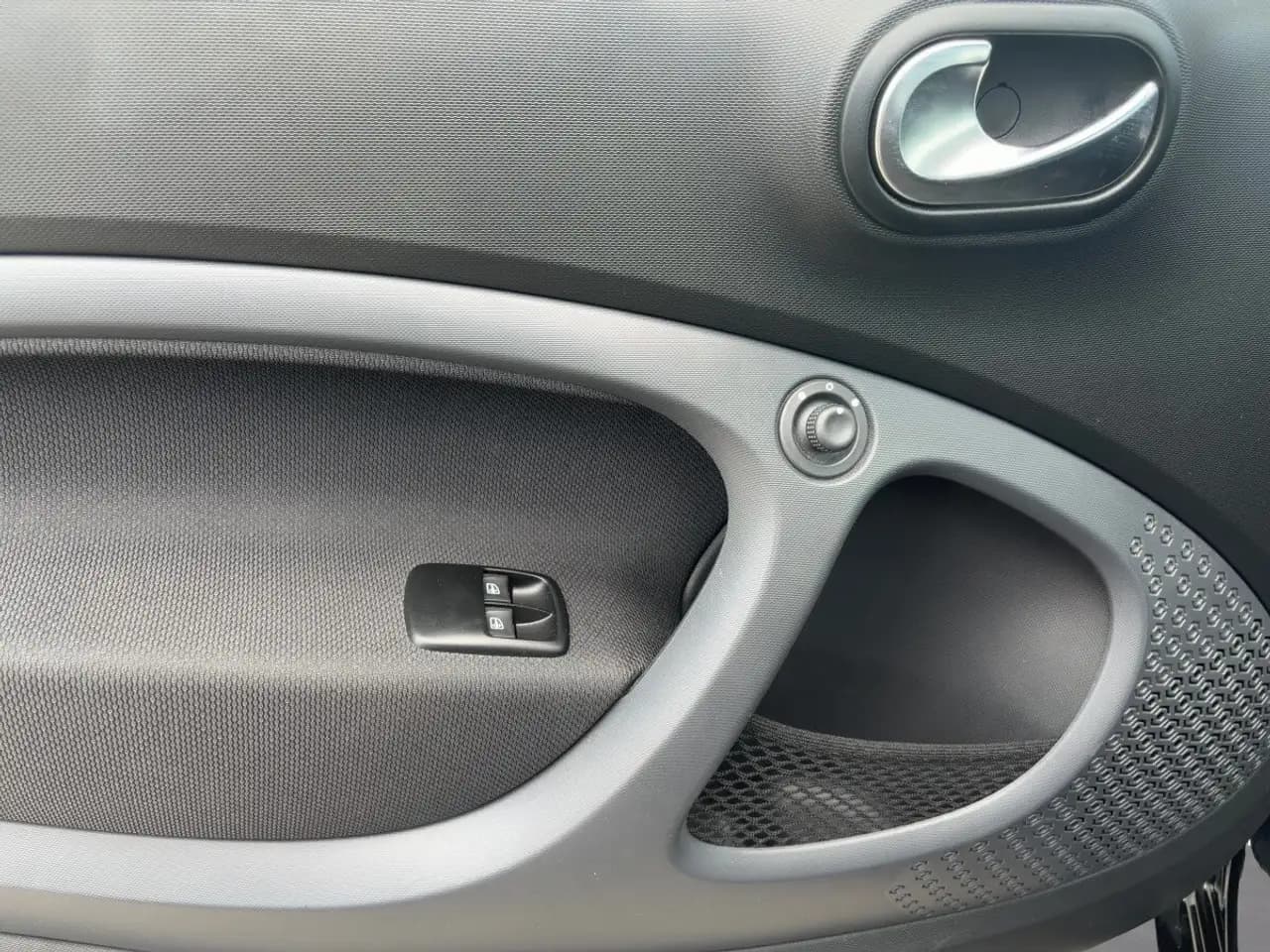smart forTwo EQ fortwo PASSION+EXKLUSIV+JBL+22KW+PANO+RKAMERA — Galerie du véhicule 12