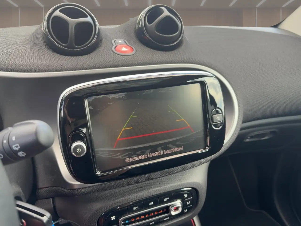 smart forTwo EQ fortwo PASSION+EXKLUSIV+JBL+22KW+PANO+RKAMERA — Galerie du véhicule 13