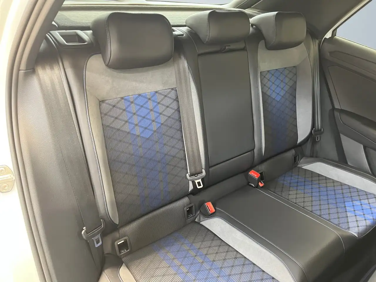 Volkswagen T-Roc R 2.0TSI DSG 4Motion Progressivlenkung ACC — Galería del vehículo 11