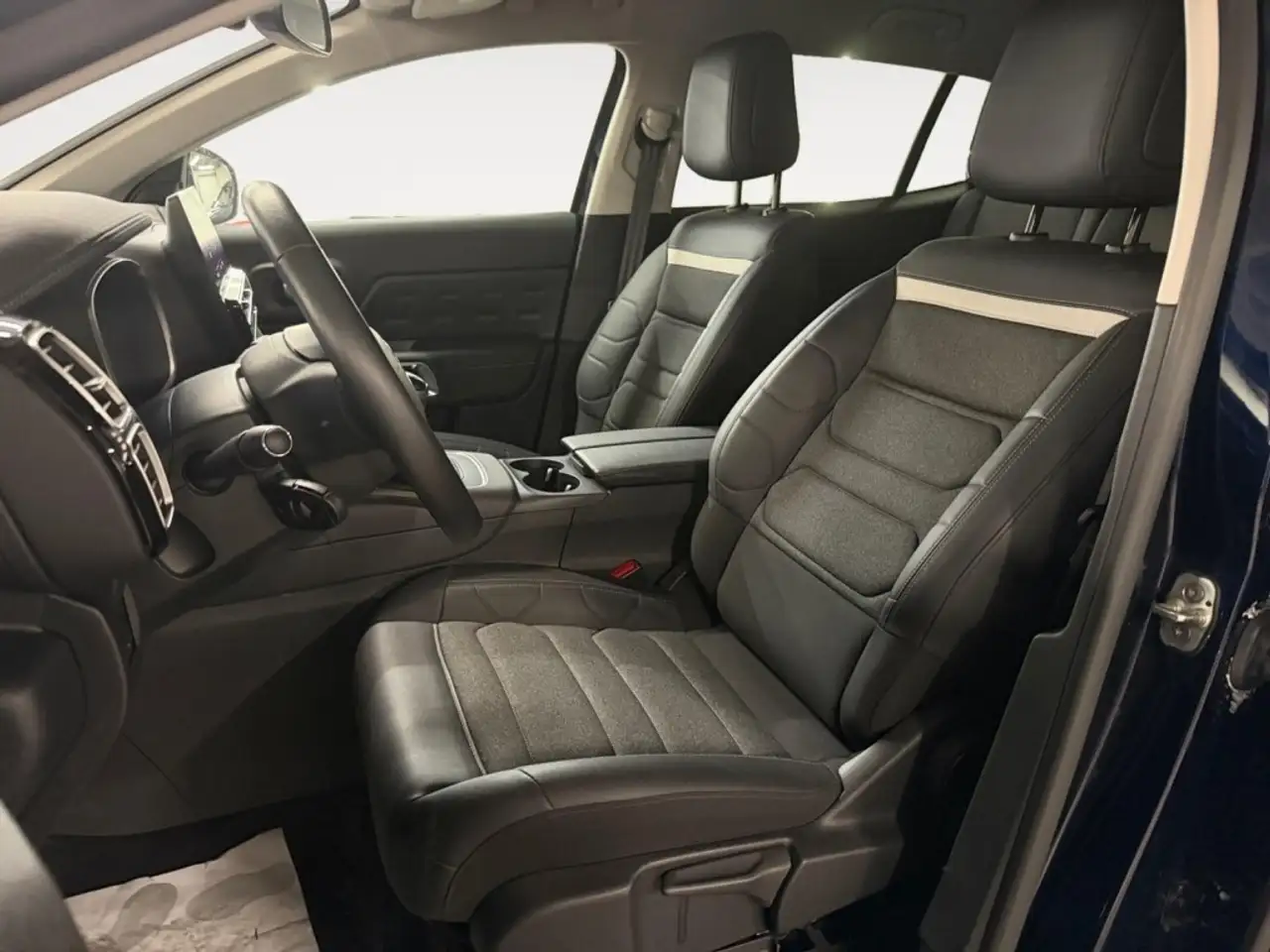 Citroen C5 Aircross 1.2 PURETECH 130 PLUS GPS LL18 RADAR AV AR+CAM — Galerie du véhicule 12